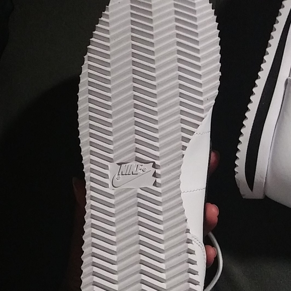 Nike shoes - Picture 3 of 4